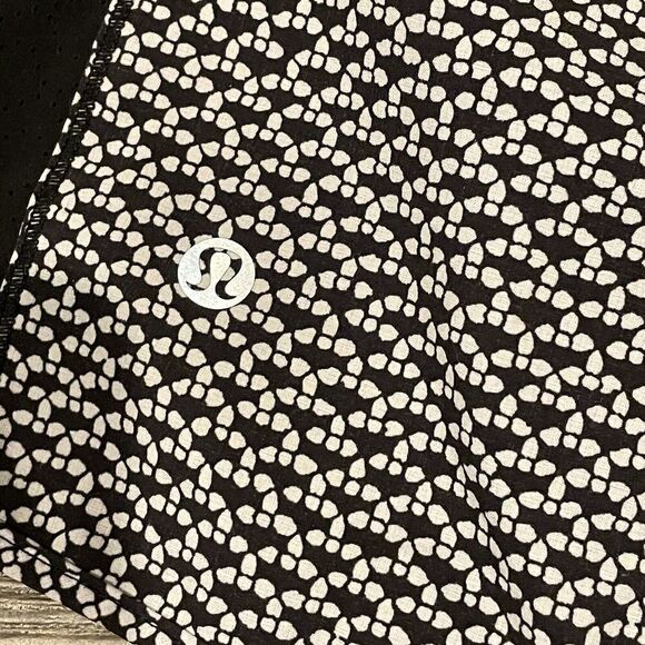 Lululemon Real Quick Perforated Shorts Monochromatic Black White Running Size 4 - Picture 7 of 14